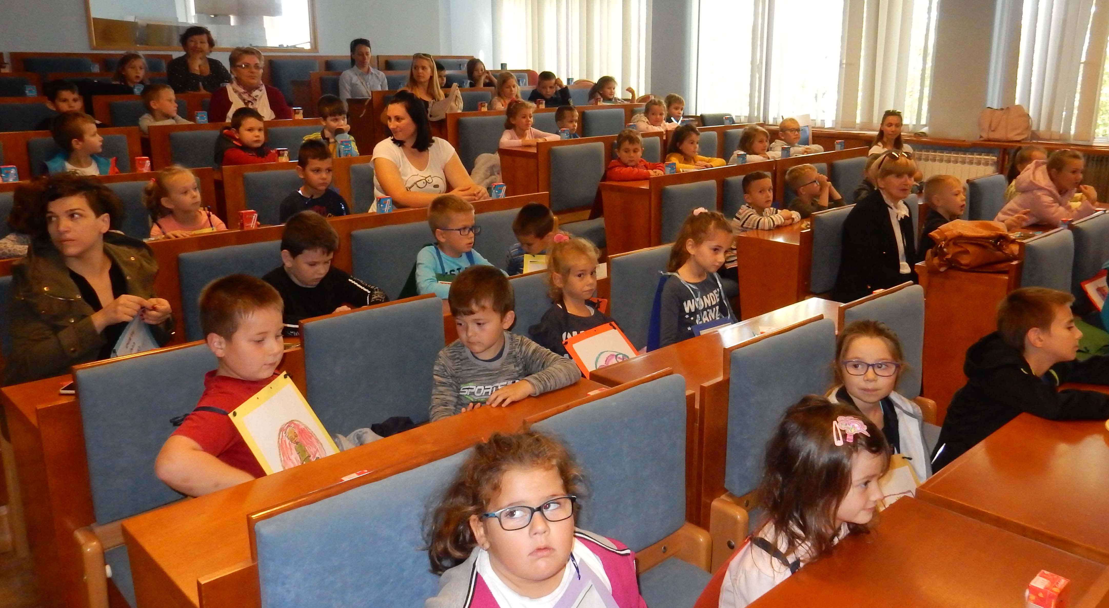 Vrtićari u vjećnićkim klupama                                                                                                                                                                                                                             